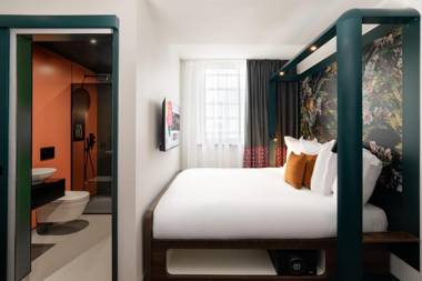 YOTEL Manchester Deansgate