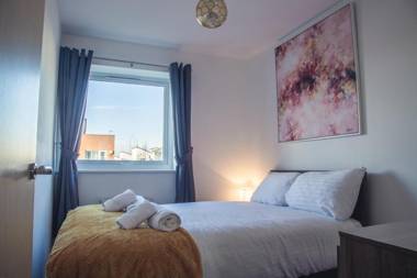 Rest&Recharge at Rylance House by the Etihad Stadium (3 Bedroom 2.5 Bathroom Free Parking)