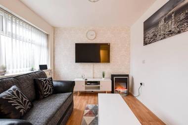 Lovely 2 Bedroom Apartment with fireplace