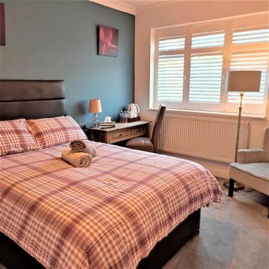 Room in Guest room - Apple House Wembley