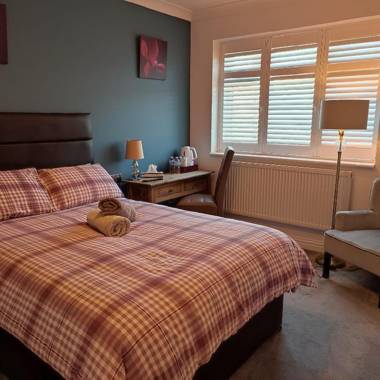 Room in Guest room - Apple House Wembley