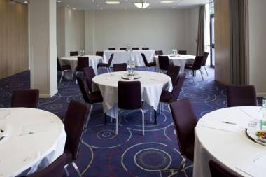 Holiday Inn Express London - Newbury Park an IHG Hotel