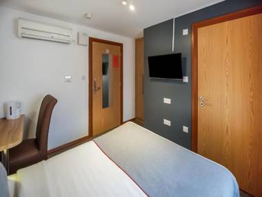 OYO Arinza Hotel