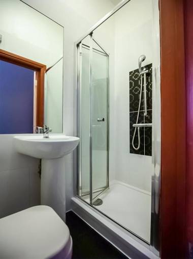OYO Arinza Hotel