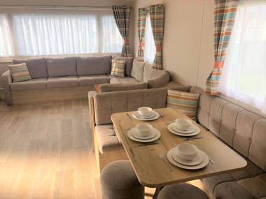 Cedar Deluxe Holiday Home