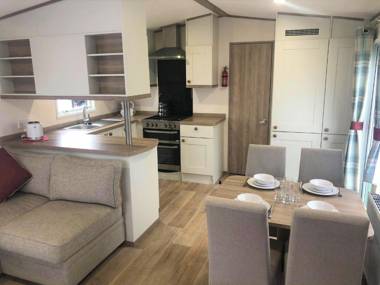 Oak Prestige Holiday Home