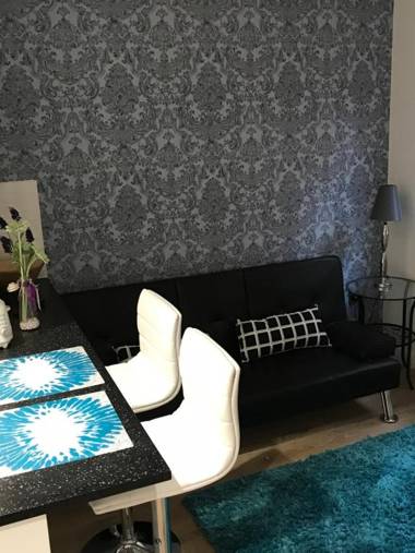 Reading Train Station Apartment by Shepherd Serviced Apartments