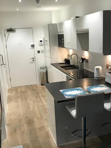 Reading Train Station Apartment by Shepherd Serviced Apartments