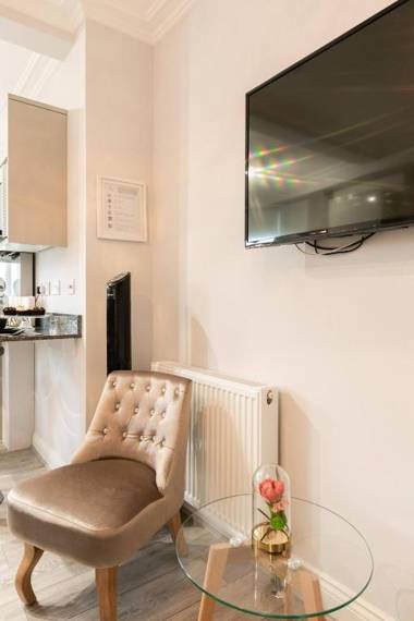 12 Helena Luxury Serviced Apartment