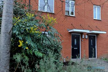 Reading Contractors Digs 2 by Shepherd Serviced Apartments