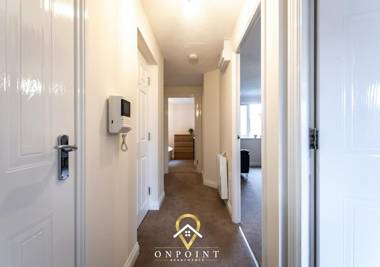 OnPoint - Spacious 2 Bed Apt - FREE Parking