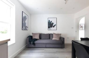 The White House By Select SA