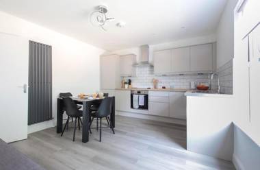 The White House By Select SA