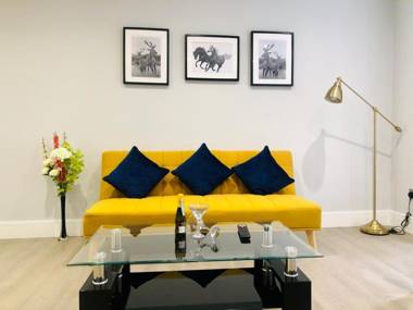 Cosy Central Self Contained Flat by CozyNest