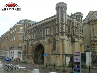 Deluxe Central Self Contained Flat by CozyNest