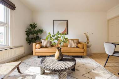 The Reading Wonder - Stunning 2BDR Flat with Parking