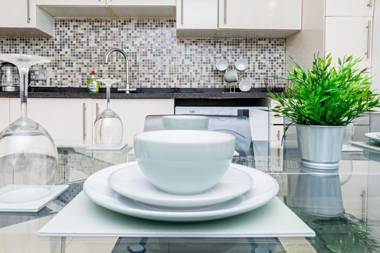 Lovely 2 Bedroom Apartment with Free parking