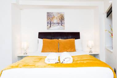 Lovely 2 Bedroom Apartment with Free parking