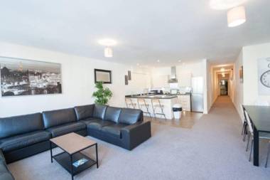 The Broadmead Forest - Spacious City Centre 3BDR Apartment