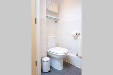 Clifton Jewel - 4 bed townhouse with parking. MyCityHaven