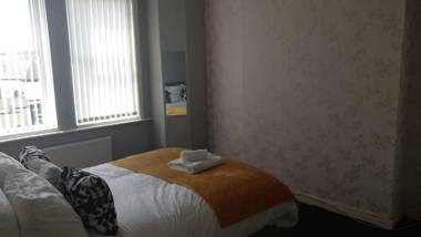 Gateshead's Amethyst 3 Bedroom Apt Sleeps 6 Guests