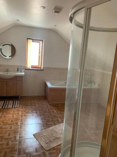 Captivating 4-Bed House in west Wales UK