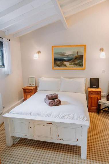 Creeksea Place Barns