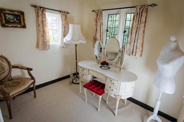 Breathtaking Elizabethan Manor House