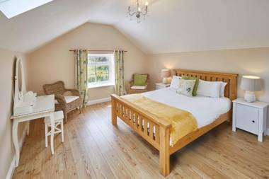 Host & Stay - Holly Brook Barn