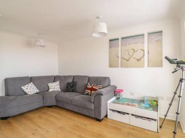 Beachfront house with stunning sea views and Jacuzzi bathtub