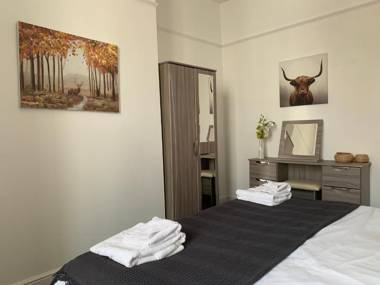 Market Place Apartments - Ideal For Families Tourists Couples & Contractors