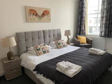Market Place Apartments - Ideal For Families Tourists Couples & Contractors
