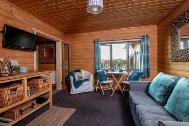 Redlands Country Lodge Log Cabin Apartments & WeeBothy