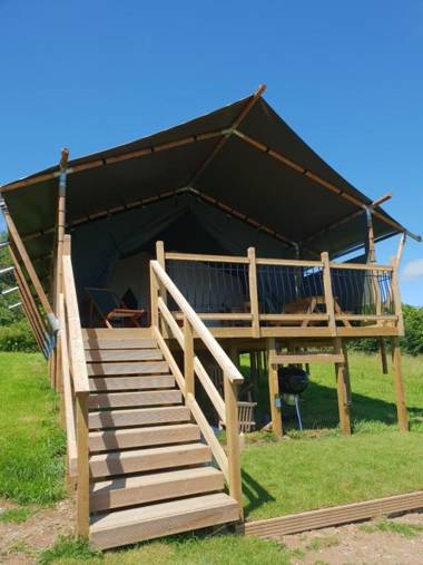 Brackenhill Glamping - Safari Tent with Hot Tub