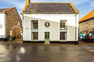 The Old Paul Pry - Norfolk Holiday Properties