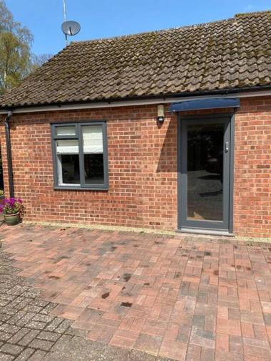 Spacious Annex 2 miles from coast