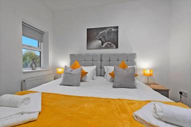 West Ealing Serviced Apartment - 2 Bedroom 2 Bath Parking Near Station