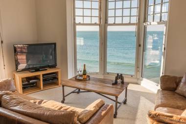 Water’s Edge Apartment at Beach House