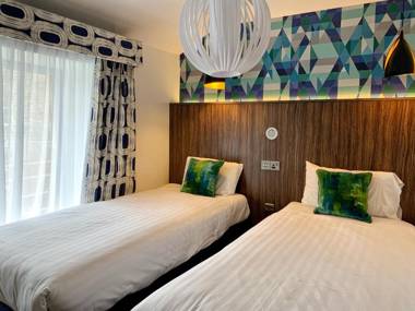 Cairn Hotel & Apartments