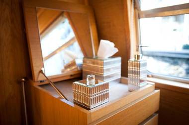 The Four Sisters Boatel - Houseboat