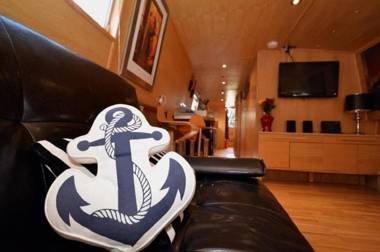 The Four Sisters Boatel - Houseboat