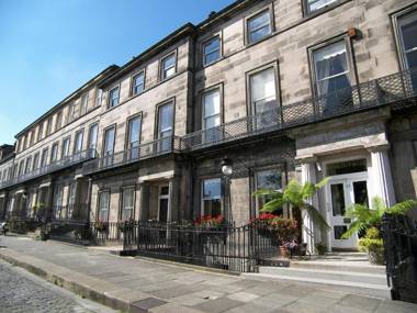 Regent Terrace Central and Charming Quiet
