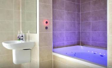 Clamshell Land - Royal Mile