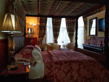 Lauderville guest house