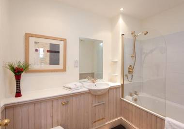 Parliament Sq (apt 5) Royal mile