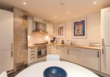 Edmonstone Suite Old Town