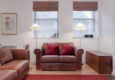 Causewayside Apartment - The Edinburgh Address