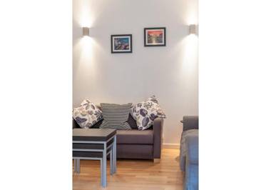 The Edmonstone's Close Residence