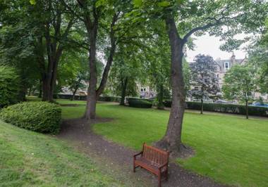 South Learmonth Gardens Apartment