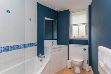 South Learmonth Gardens Apartment